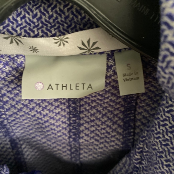 Athleta shirt with zipper size small - Picture 2 of 4